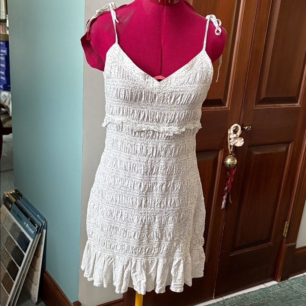 Express   Dress  sleeveless  V-neck  open upper back  white/mini black polkadots